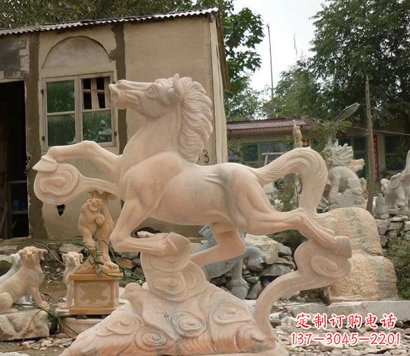 沈阳奔马石雕晚霞红动物雕塑