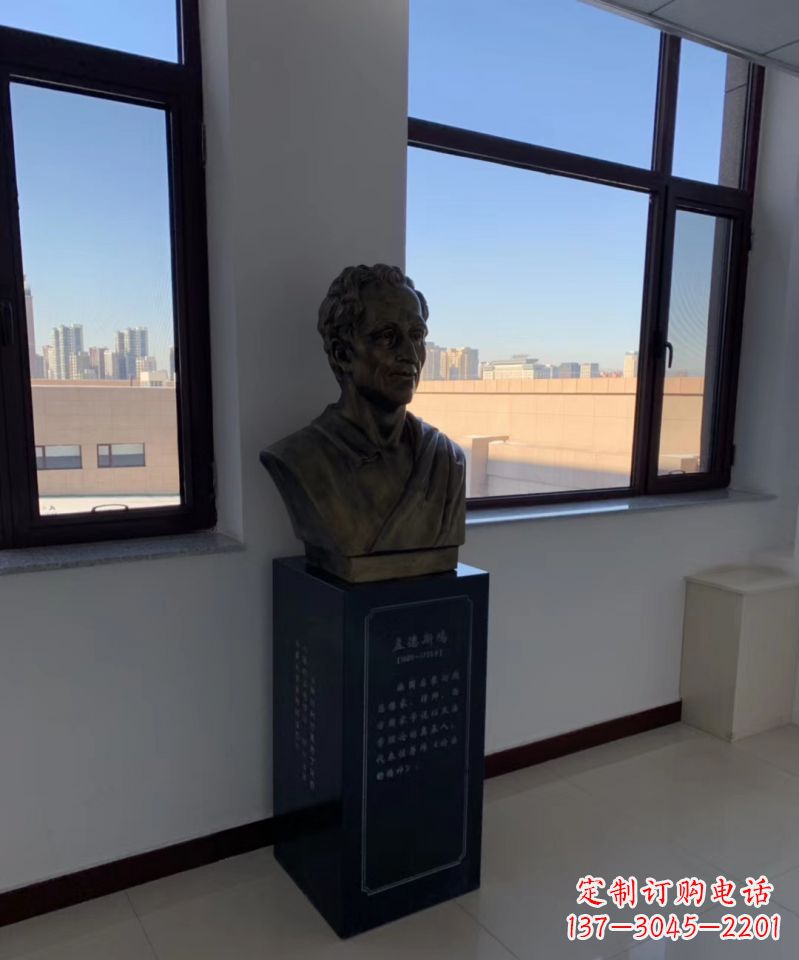 沈阳玻璃钢仿铜的孟德斯鸠头像雕塑