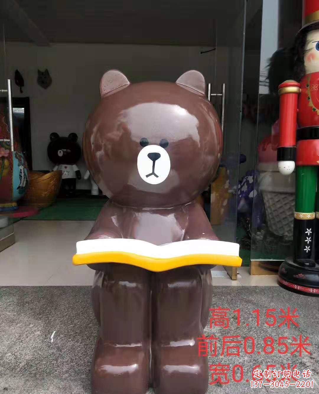 沈阳玻璃钢可爱布朗熊广场动物雕塑