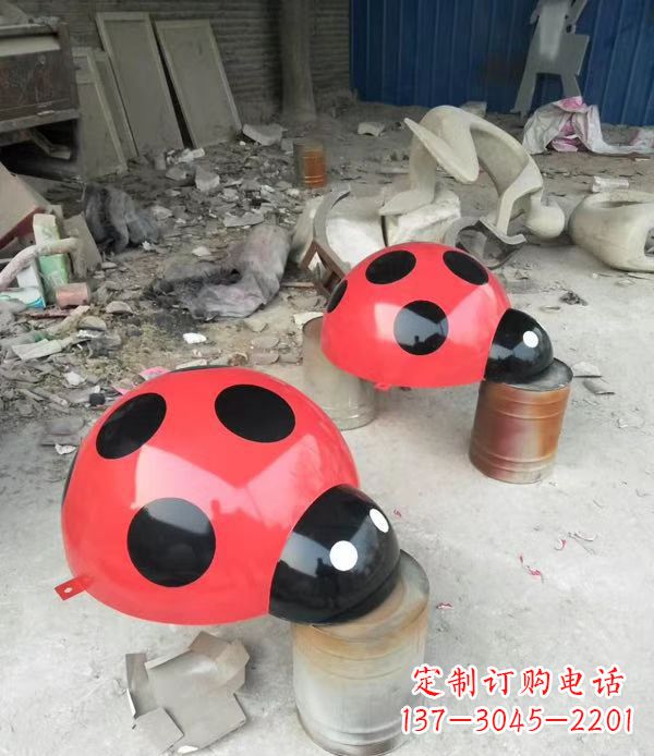 沈阳玻璃钢制瓢虫雕塑绚丽多彩的公园景观摆件
