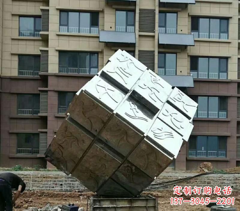 沈阳不锈钢抽象魔方雕塑