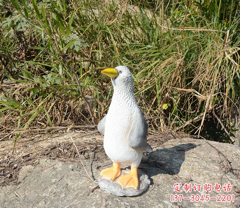 沈阳和平鸽雕塑传递和平的美丽象征