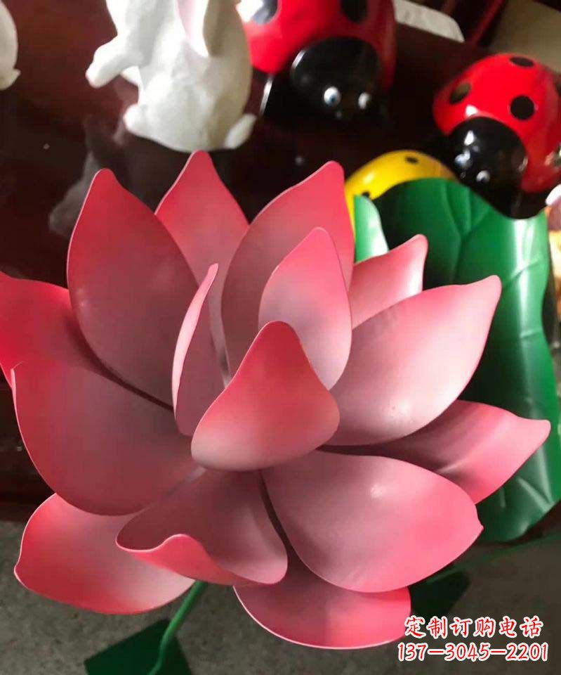 沈阳不锈钢仿真荷花雕塑