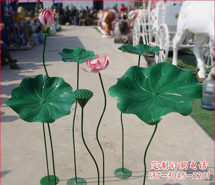 沈阳不锈钢荷花雕塑色彩斑斓美不胜收