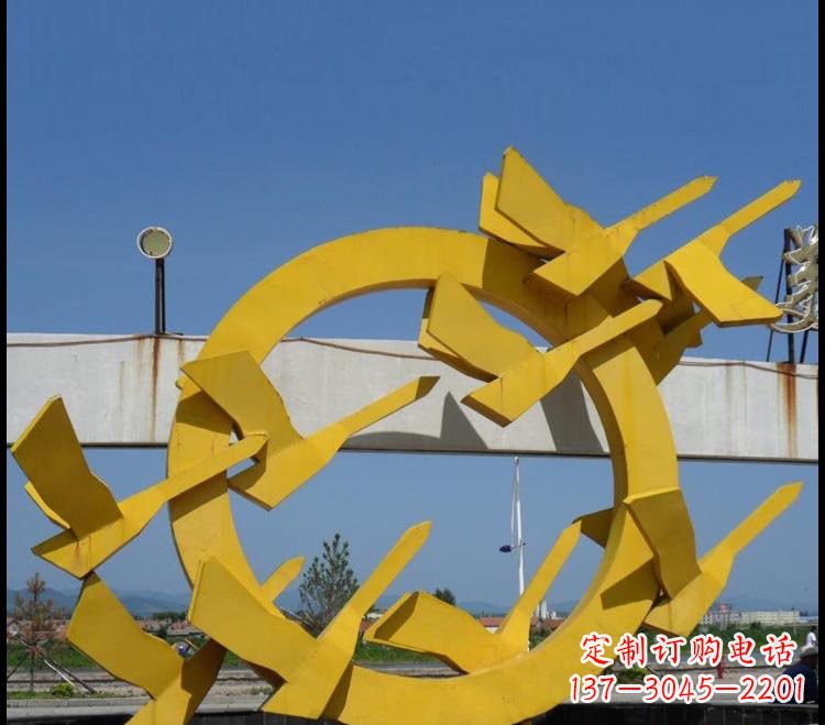 沈阳不锈钢大雁雕塑点缀公园美景