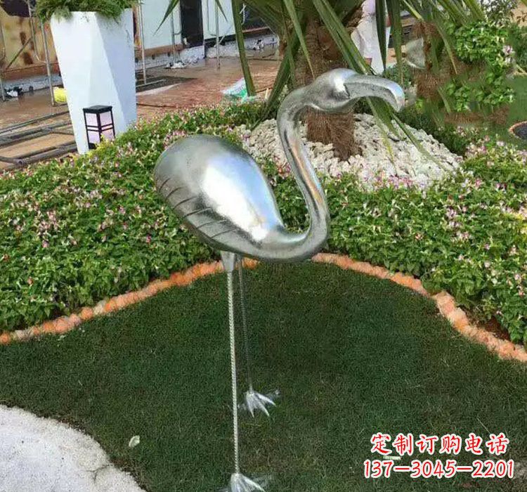 沈阳火烈鸟雕塑美丽而又充满力量
