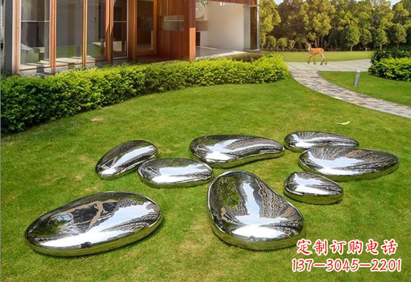 沈阳不锈钢公园的鹅卵石雕塑