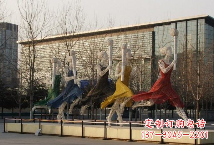 沈阳不锈钢火炬手雕塑象征着永恒的精神
