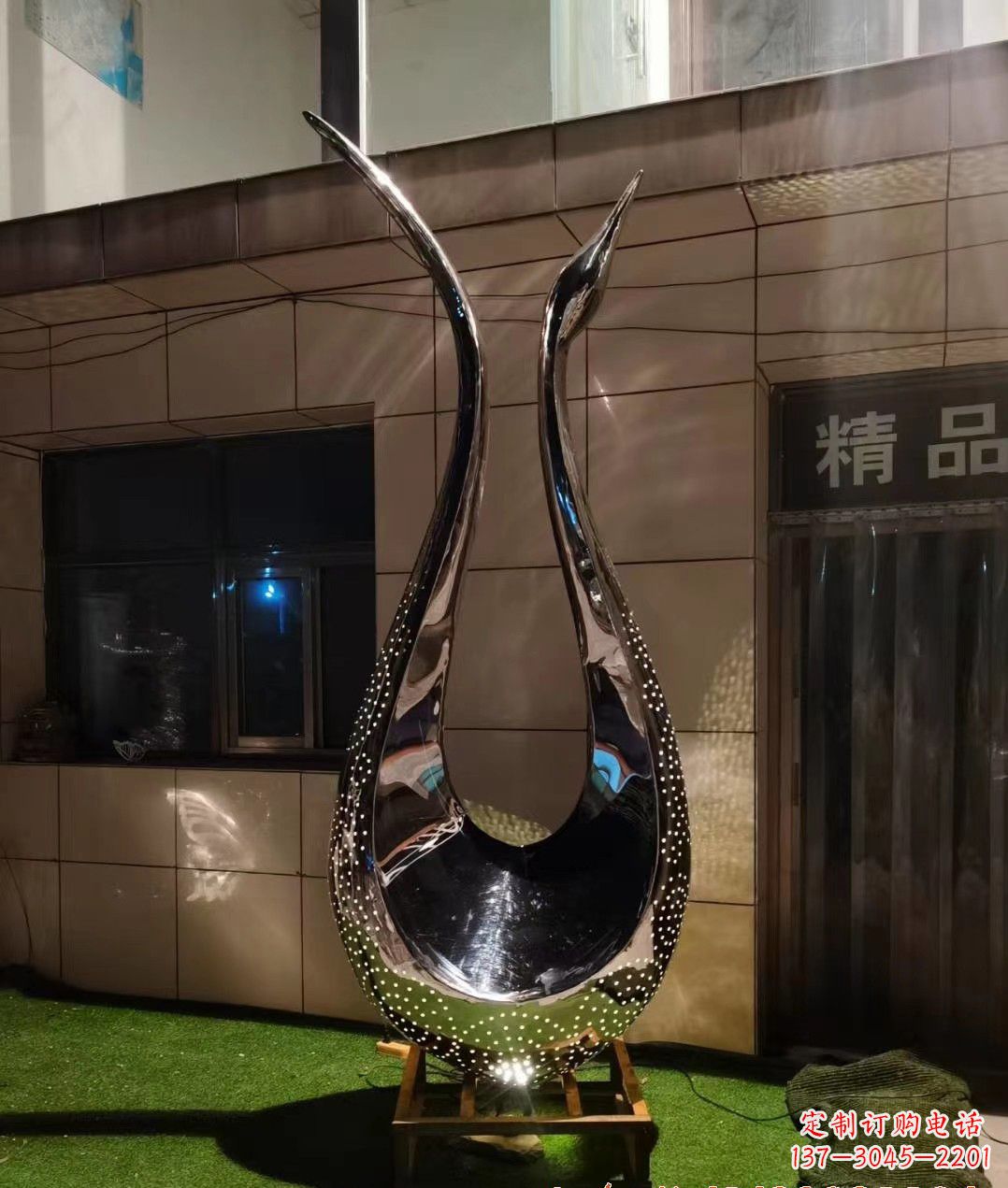 沈阳不锈钢镜面天鹅雕塑——象征着美丽与坚强