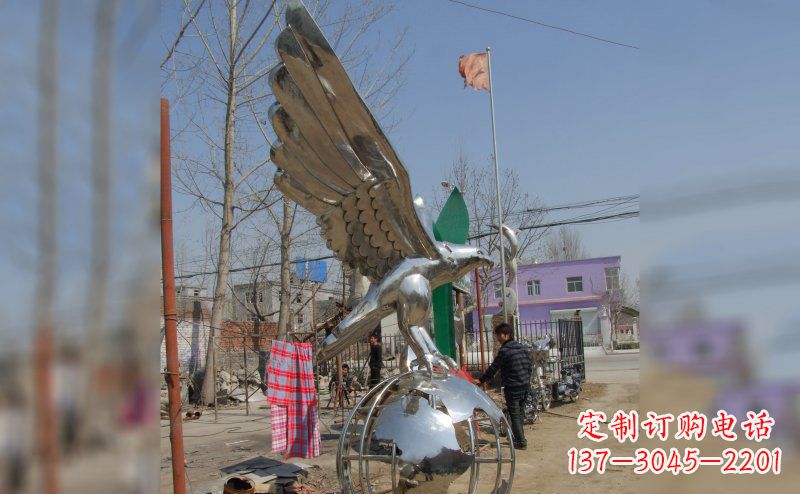 沈阳不锈钢老鹰雕塑象征力量与美丽