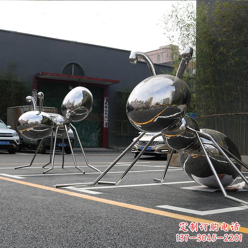 沈阳蚂蚁雕塑给城市街道带来活力