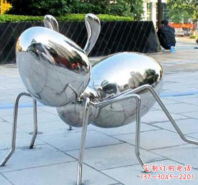 沈阳不锈钢蚂蚁雕塑一座象征努力的艺术作品