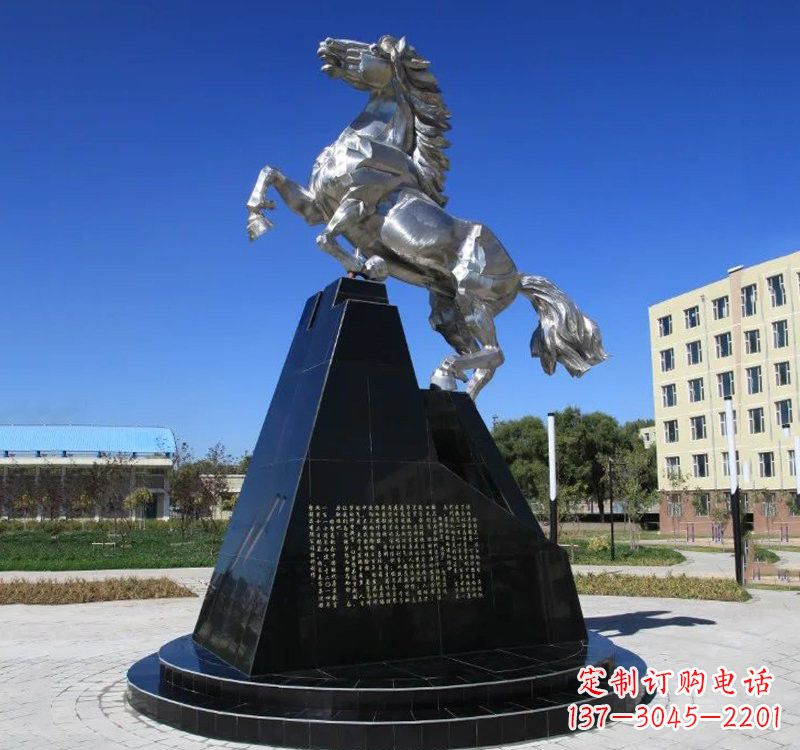 沈阳不锈钢企业广场上的马雕塑