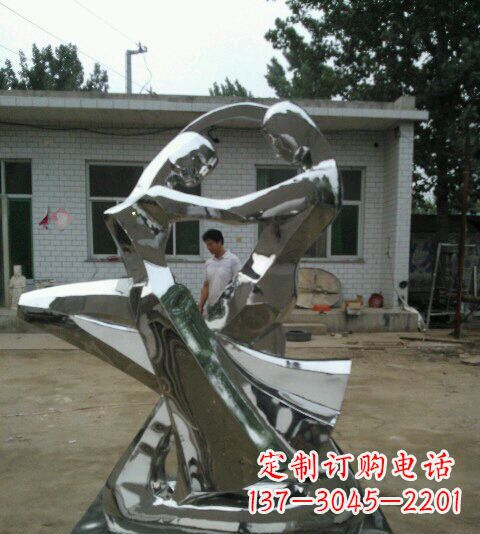 沈阳浪漫的不锈钢情侣雕塑