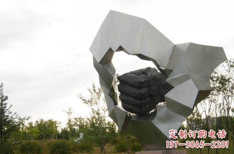 沈阳不锈钢拳头雕塑雕刻象征勇气和力量