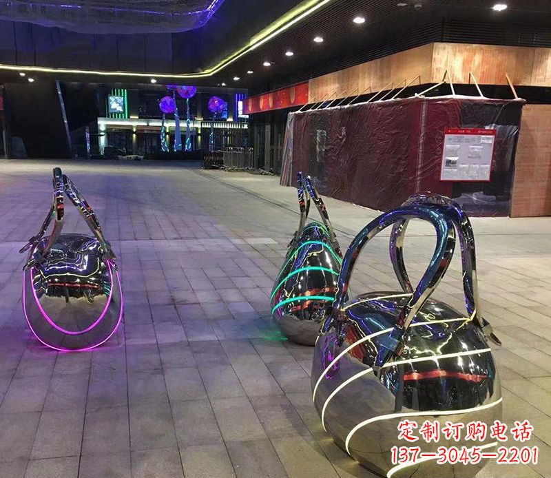 沈阳不锈钢手提包雕塑精美艺术品