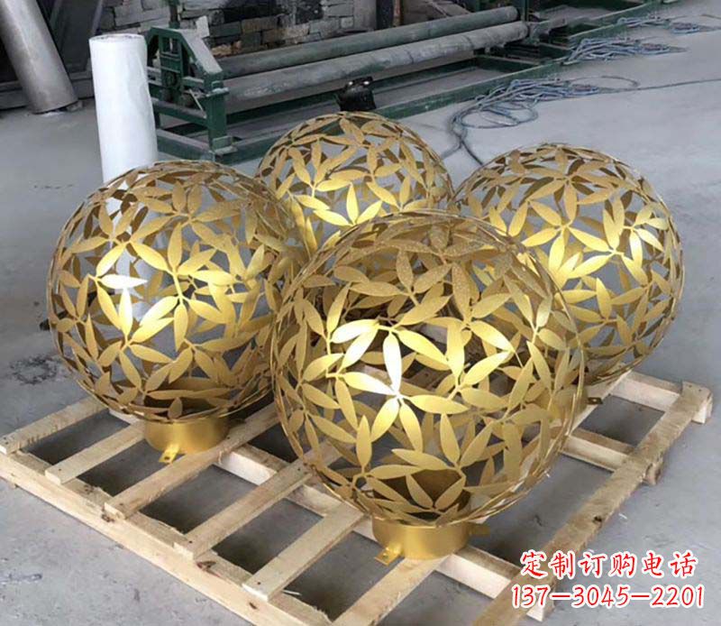 沈阳不锈钢树叶镂空球的美妙景观