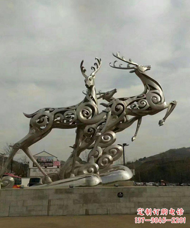 沈阳梅花鹿雕塑——祥云梅花鹿广场的标志