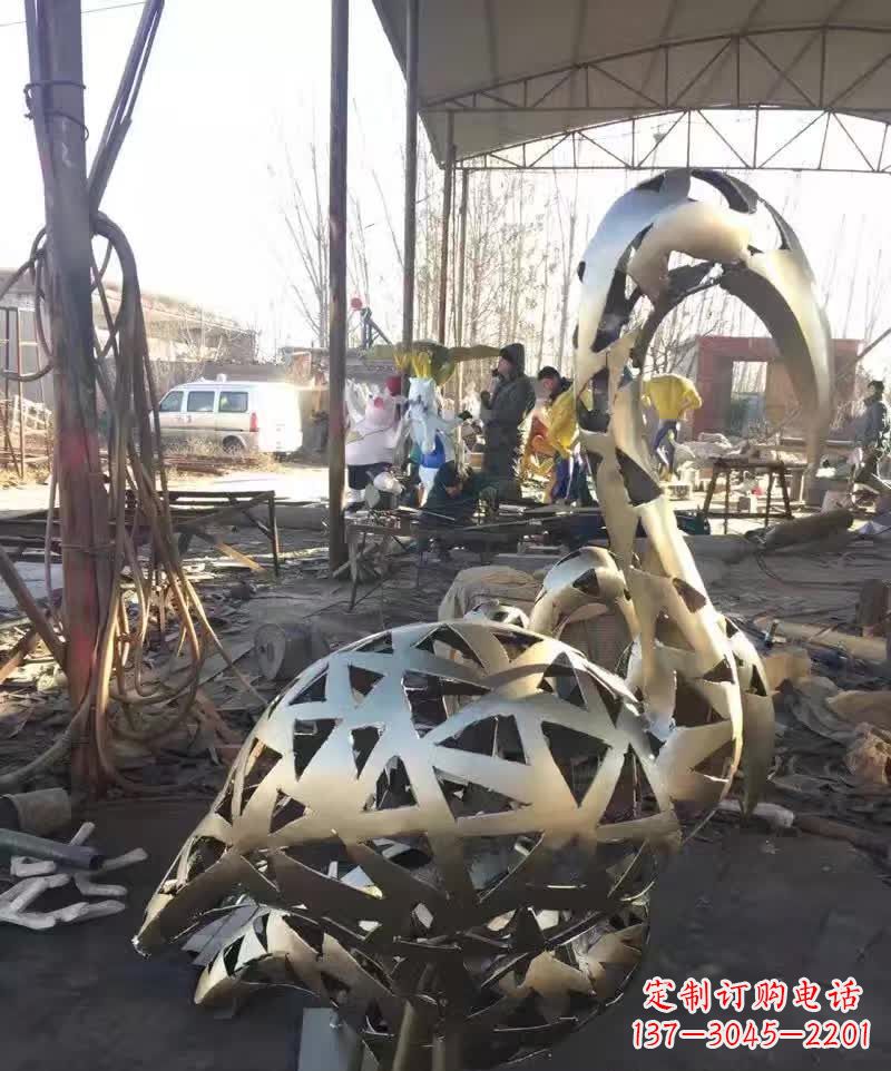 沈阳不锈钢天鹅雕塑象征着幸福的美好