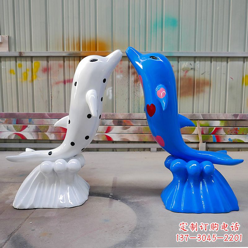 沈阳彩绘玻璃钢海豚雕塑,一蓝一白2只