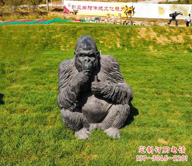 沈阳猩猩雕塑——草坪猩猩公园的艺术精品