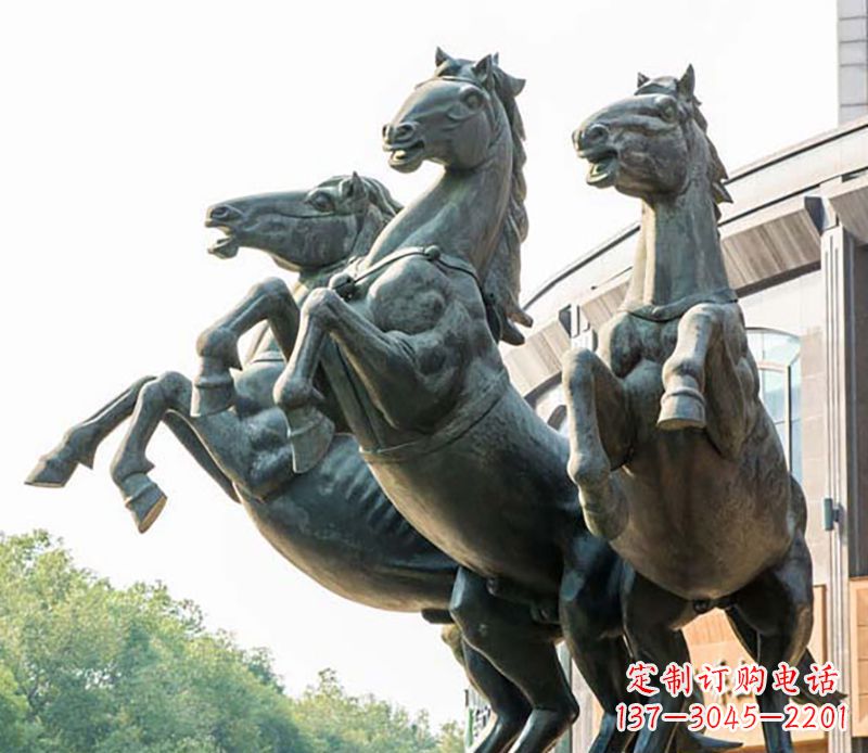 沈阳城市广场立马马群铜雕