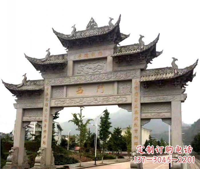 沈阳村口三门石雕牌楼