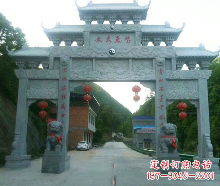 沈阳“村口三门石雕牌楼——传承文化的艺术”