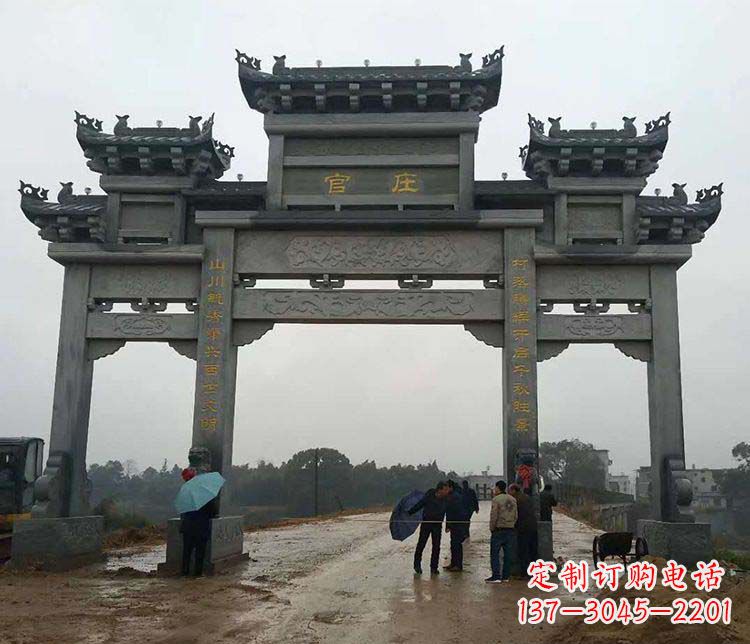 沈阳村庄牌坊雕塑传承古老文化