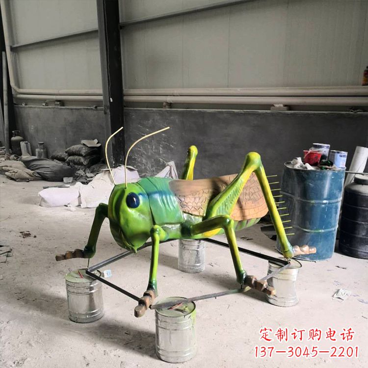 沈阳仿真蚂蚱玻璃钢蝗虫雕塑