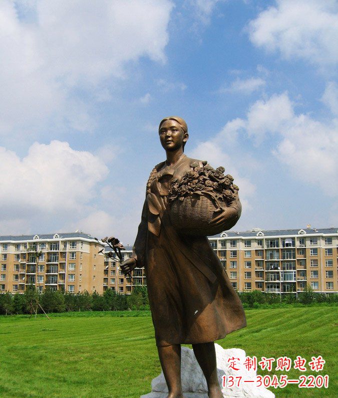 沈阳传统精美少数民族雕塑——抱花篮的少数民族女孩