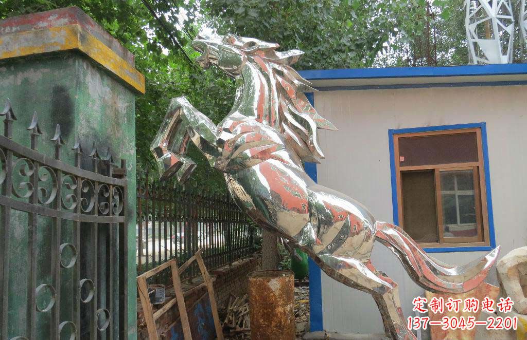沈阳优雅凌厉的不锈钢奔跑马雕塑