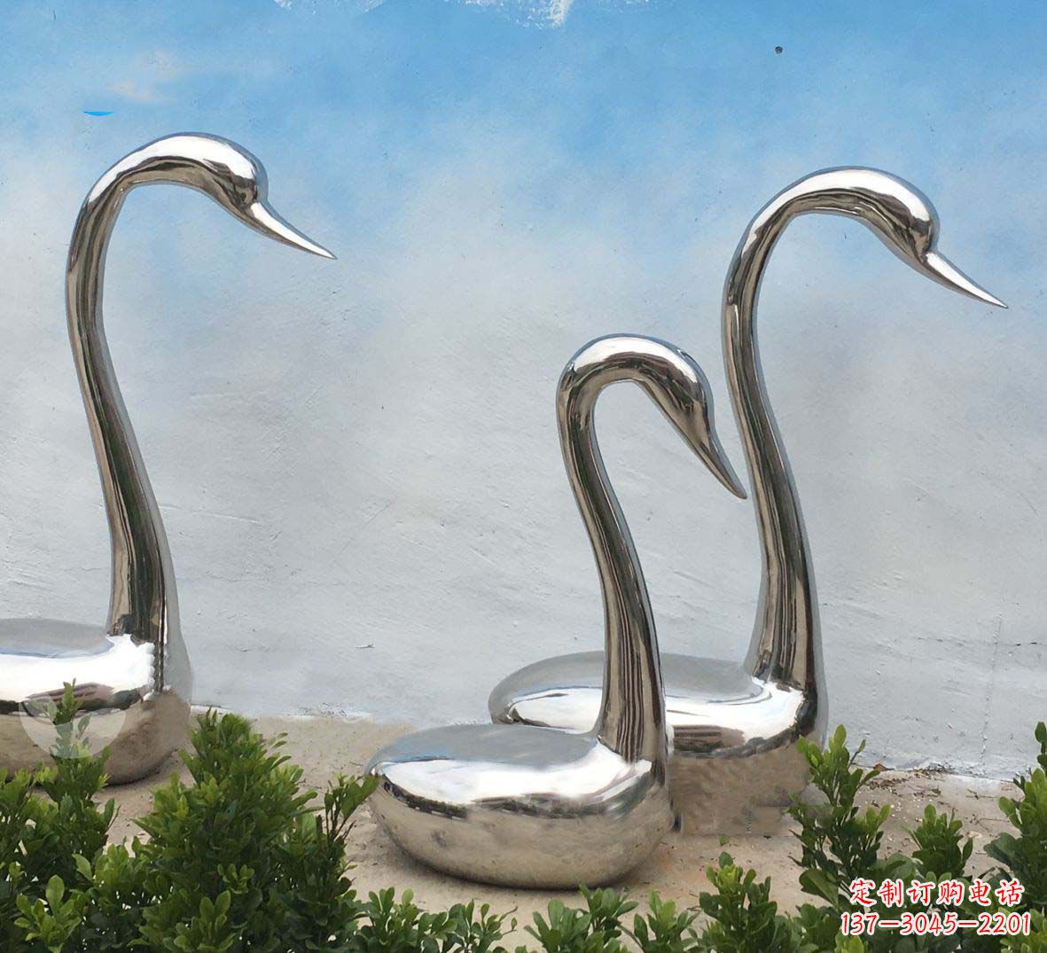 沈阳精美不锈钢抽象天鹅座椅雕塑
