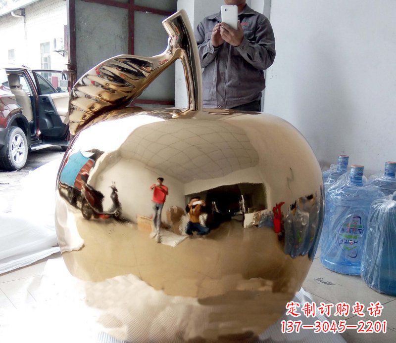 沈阳精美的不锈钢镜面苹果雕塑