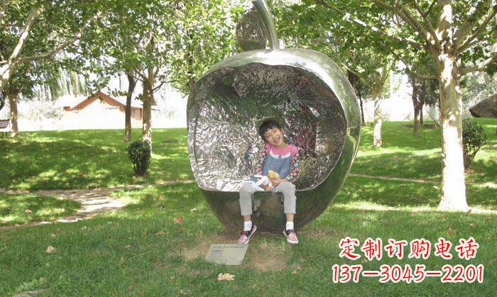 沈阳精致雕刻不锈钢苹果座椅雕塑