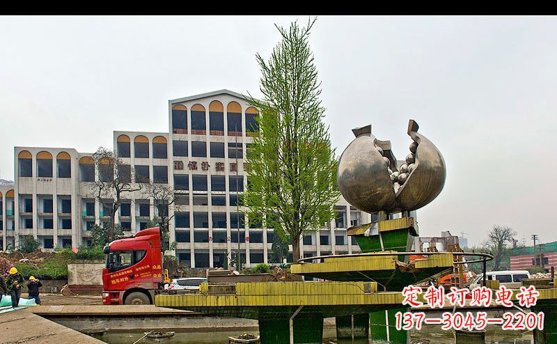 沈阳精美不锈钢石榴景观雕塑