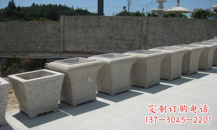 沈阳大理石花盆石雕 – 在公园展现精美自然风貌