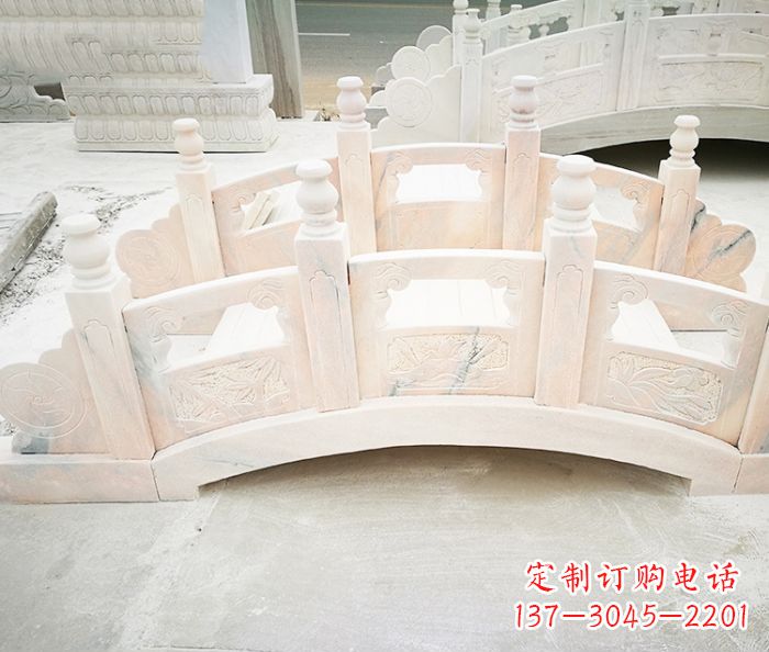 沈阳红石拱桥雕塑——浪漫交织,美景永相伴