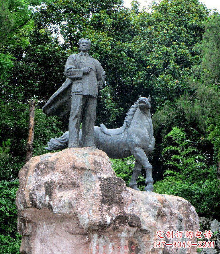沈阳公园毛主席和马景观铜雕