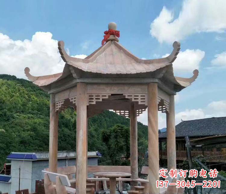沈阳一流的公园晚霞红六角石雕凉亭