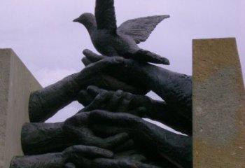 沈阳和平传递：铜和平鸽雕塑