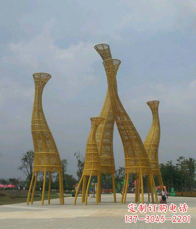 沈阳优雅与浪漫的相遇——不锈钢长颈鹿雕塑