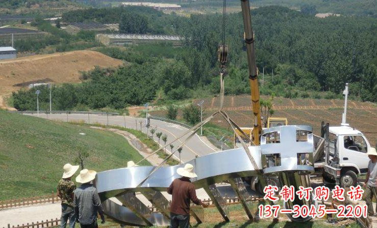 沈阳广场不锈钢竖琴雕塑