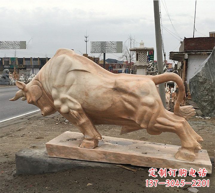 沈阳广场晚霞红牛雕塑