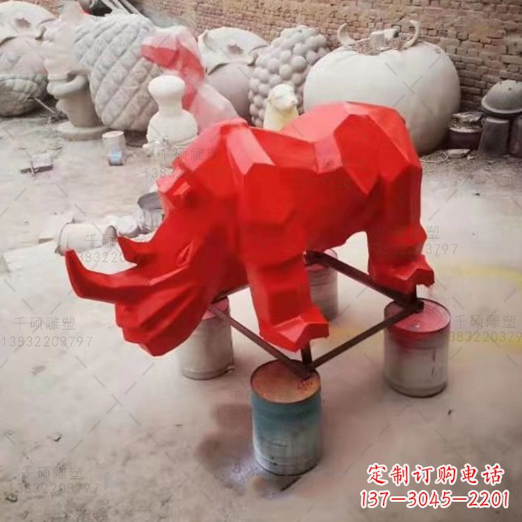 沈阳红色几何切面抽象犀牛雕塑