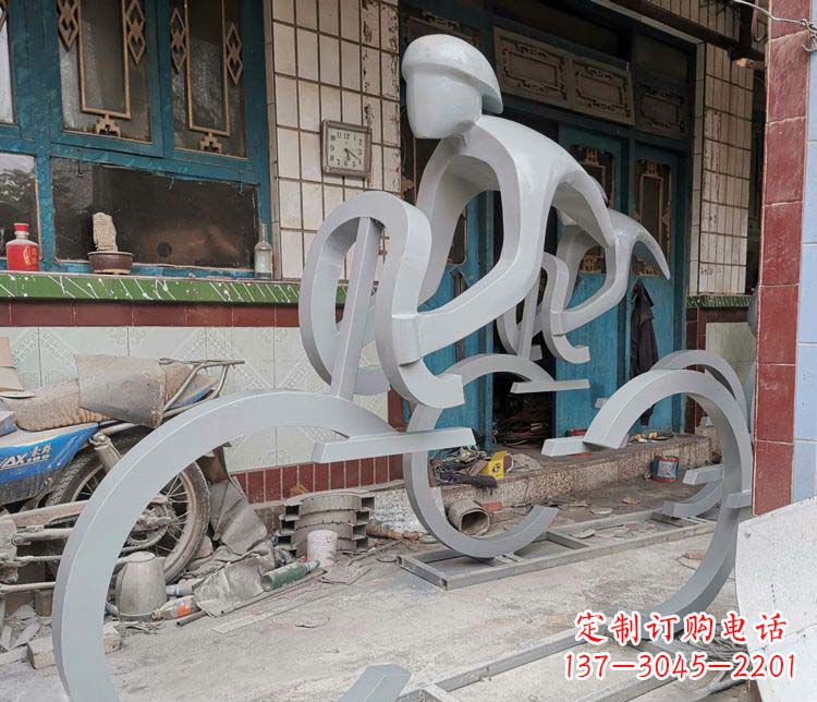 沈阳户外不锈钢骑自行车人物雕塑