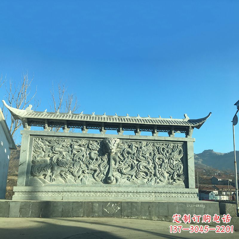 沈阳青石九龙壁，精美雕塑饰衬城市广场