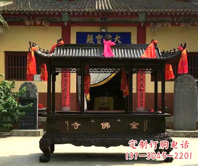 沈阳双兽头三足雕花铜香炉