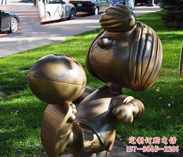 沈阳踢球的小女孩铜雕