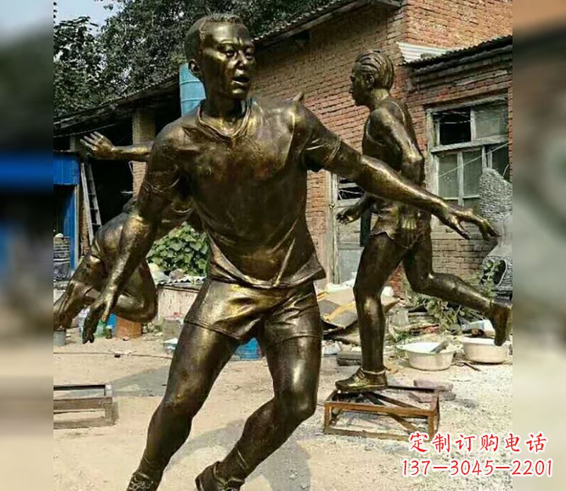 沈阳踢足球广场人物铜雕